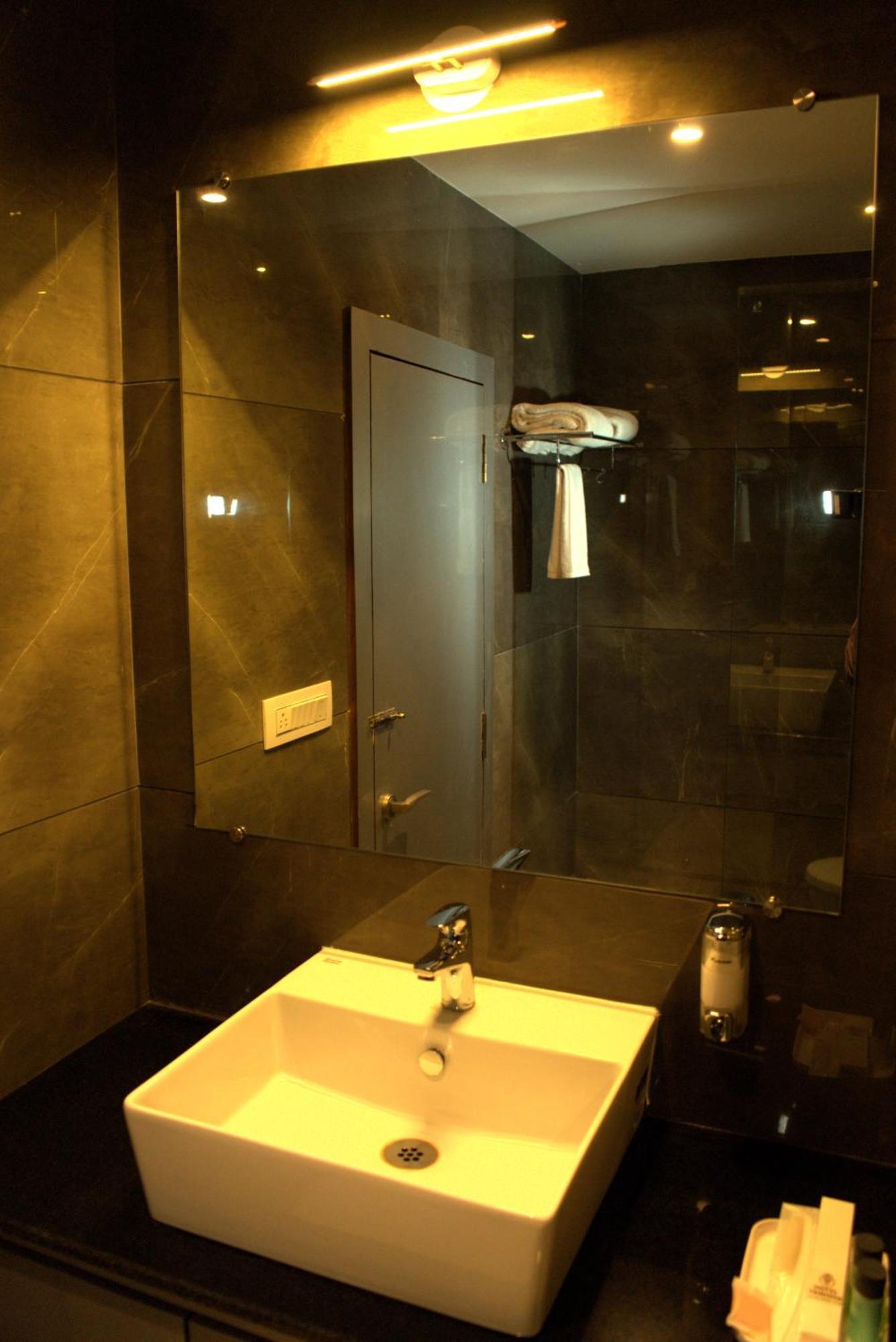 Hotel Tanisha Kishanganj Екстериор снимка